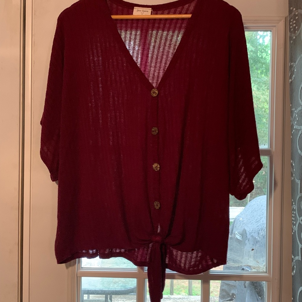 Free Kisses- Womens 2X, burgundy, slouchy top. Short sleeves. Worn once.